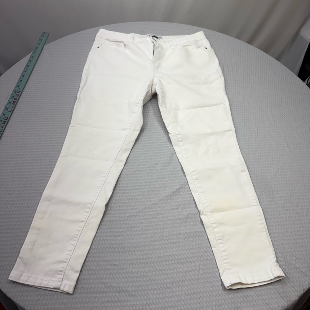 Honey & Bristle White Denim Cropped Jeans